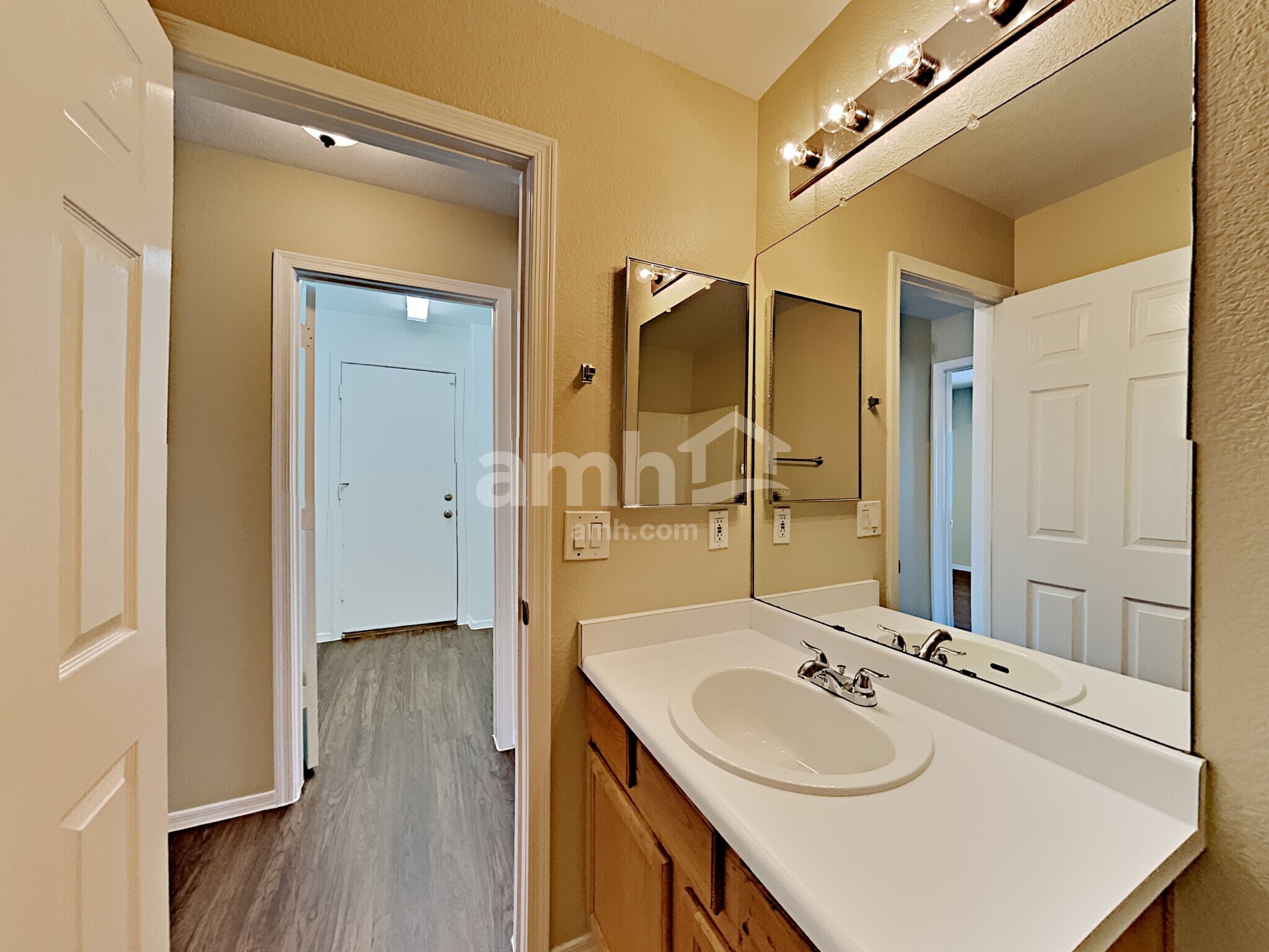 Building Photo - 2605 S Devonna Ln