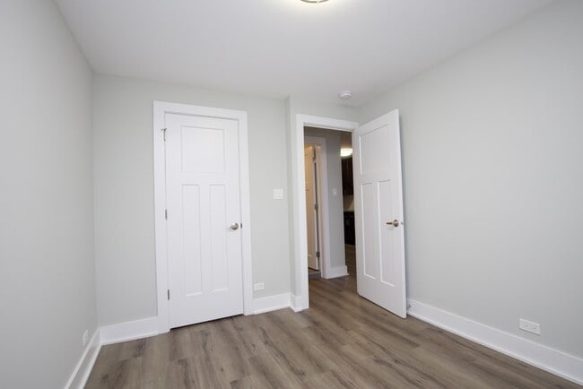 Building Photo - 725 St Johns Ave