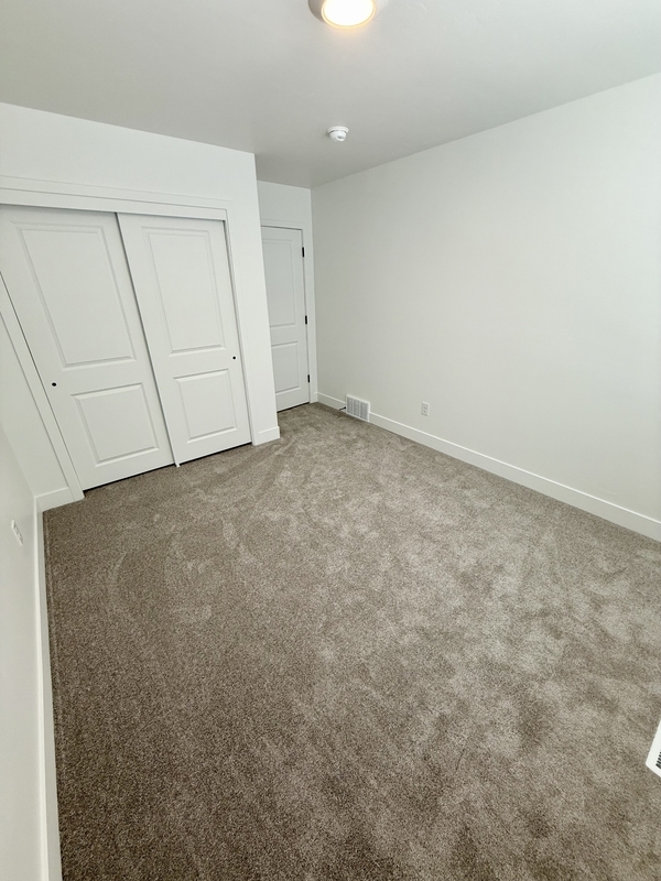 Building Photo - 564 1860 N