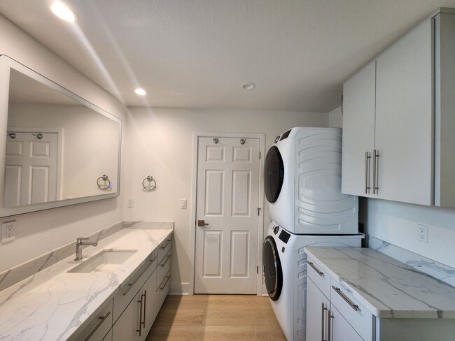 Building Photo - Stunning remodel