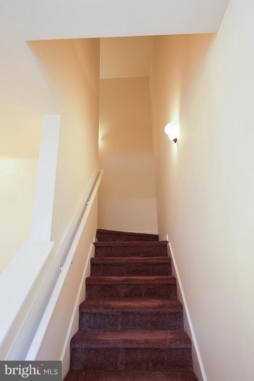 Building Photo - 420 Parkview Ct