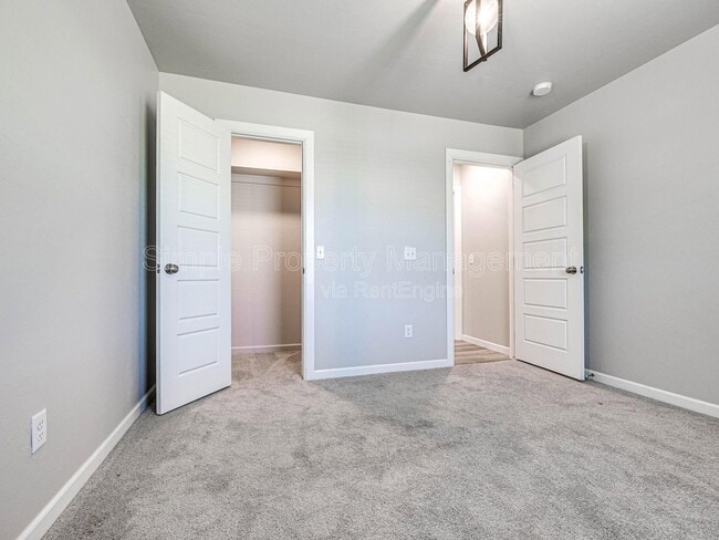 Building Photo - 400 Fallview Ct