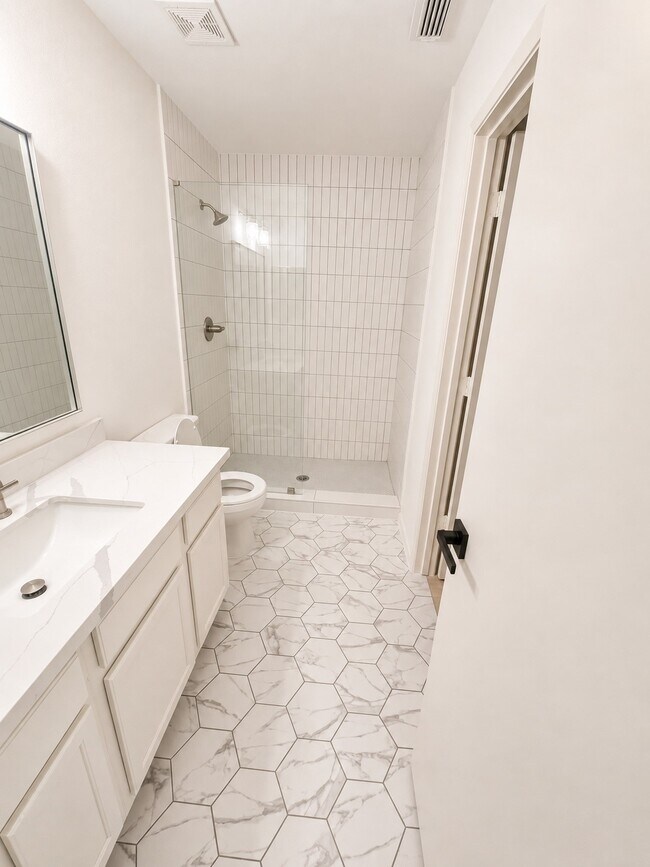 Building Photo - 9227 Shaded Pines Dr