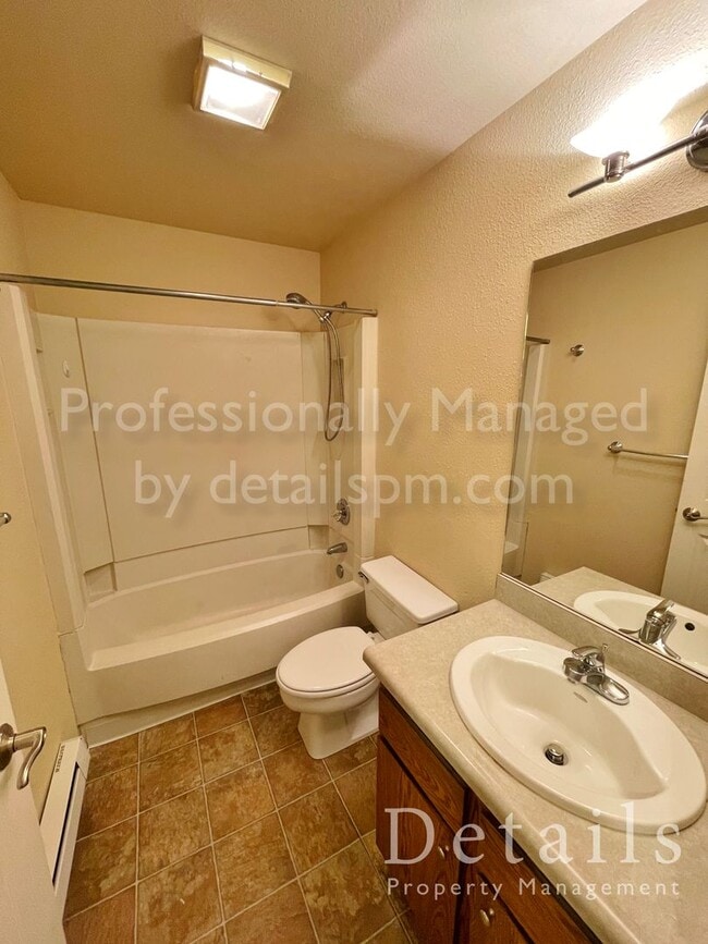 Building Photo - ** APPLICATION PENDING** 2BR Bremerton Condo, Incl W/S/G