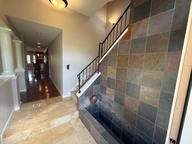 Building Photo - Massive 5-bedroom home in the El Sobrante / Greenbriar Neighborhood