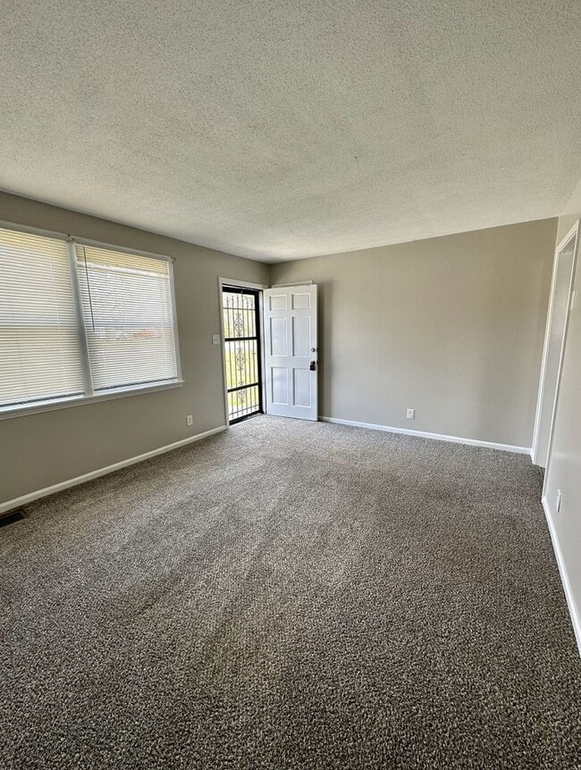 Building Photo - 3 Bedroom Home For Rent Over The River!