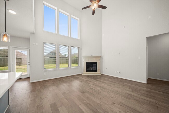 Building Photo - 8930 Emerald Cane Dr
