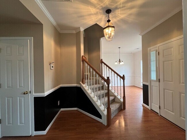 Building Photo - 570 Batty Way