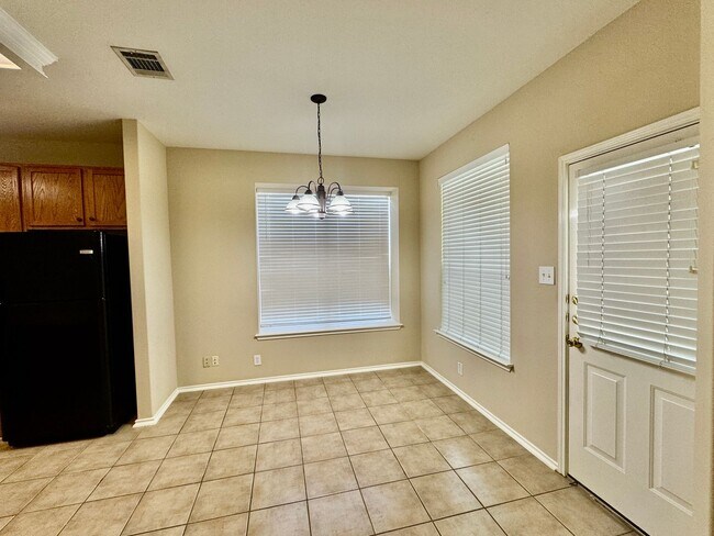 Building Photo - 3 Bedroom, 2 Bathroom ~Steubing Ranch
