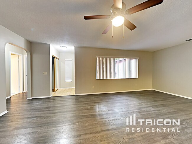 Building Photo - 202 Valley Dr