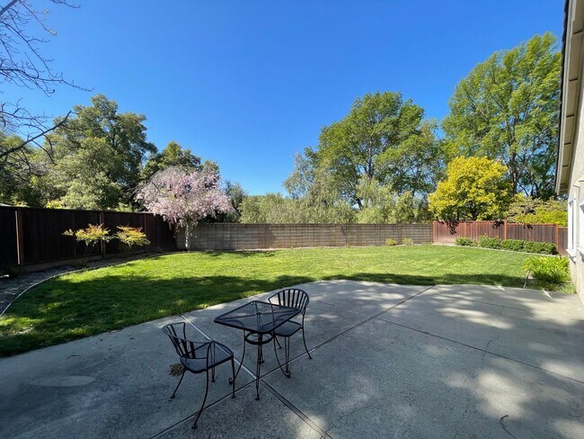 Building Photo - 5 Bed 3 Bath Home In Danville (Anderson Ranch)