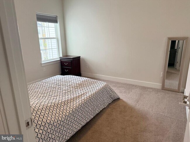 Building Photo - 161 Livingston Ln