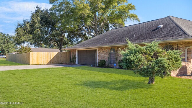 Building Photo - 512 Monarch Dr