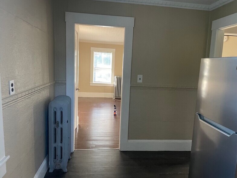 Building Photo - 39 Thorndike St