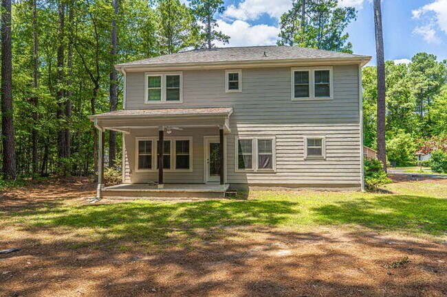 Building Photo - 643 Lilac Ln