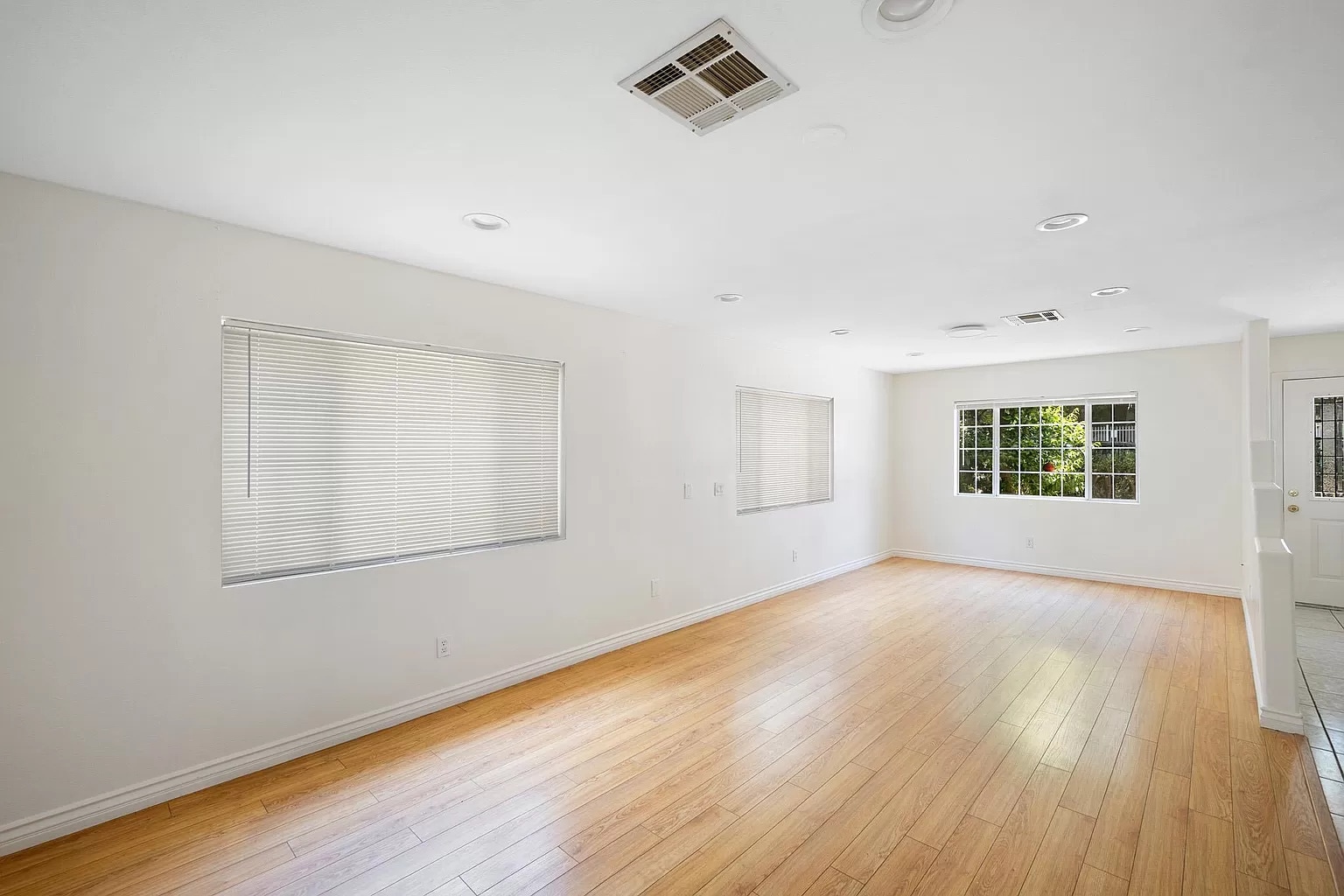 Building Photo - 14012 Sayre St