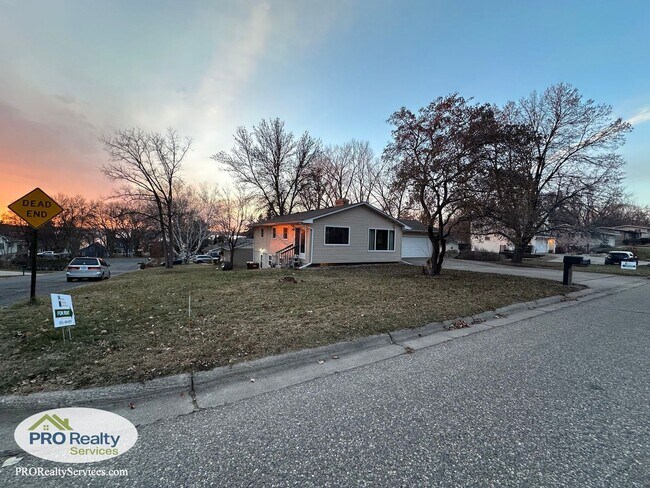 Building Photo - 3 Bedroom Main Level Duplex Unit