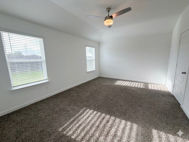 Building Photo - 4946 Pne Hvn Ln