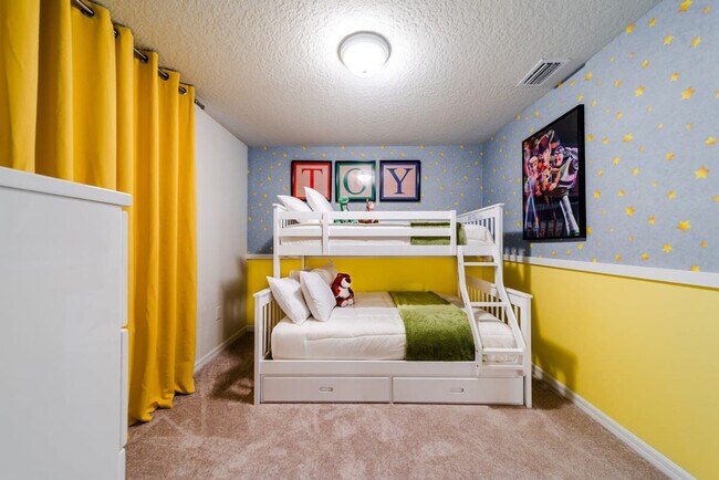 Building Photo - 2422 Dubai St