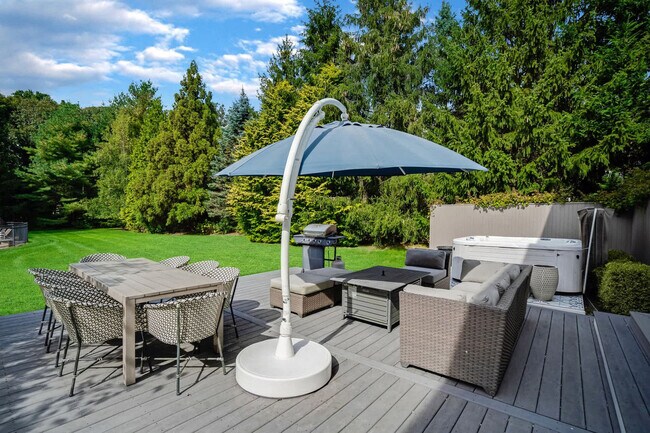 Building Photo - 1025 Peconic Bay Blvd