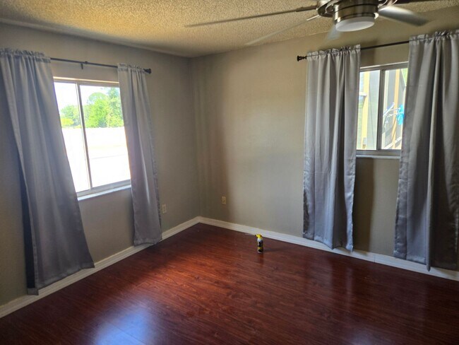 Building Photo - Your Perfect Home Awaits!