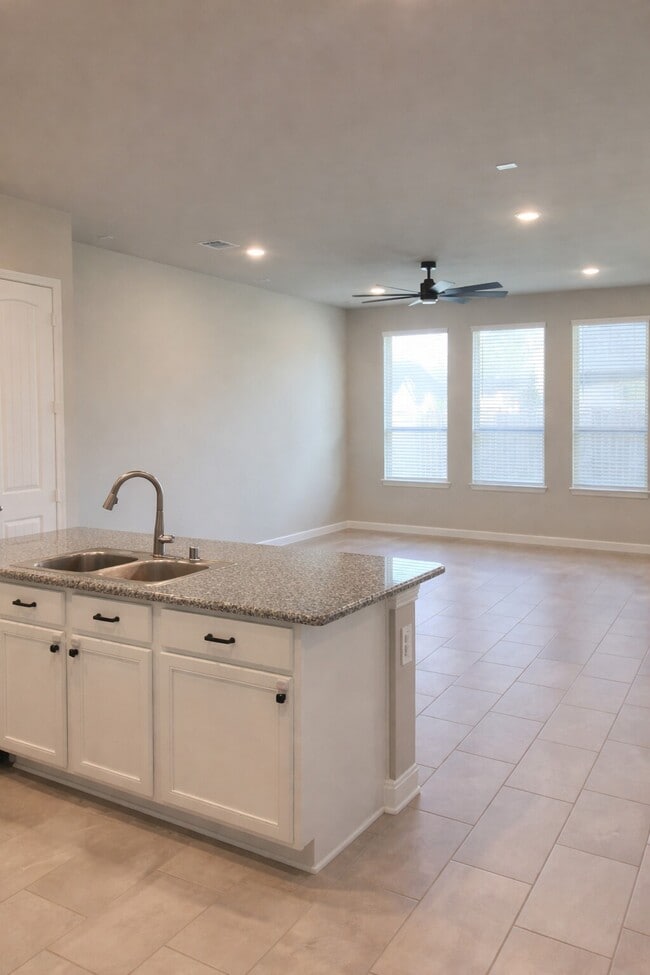 Building Photo - 10442 Eastern Bluestar Dr