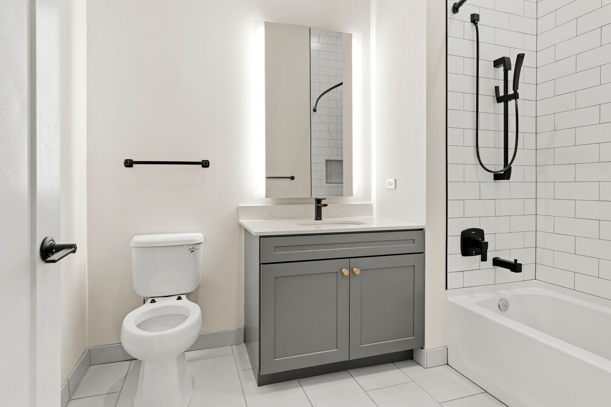 Building Photo - 189 W Huron St