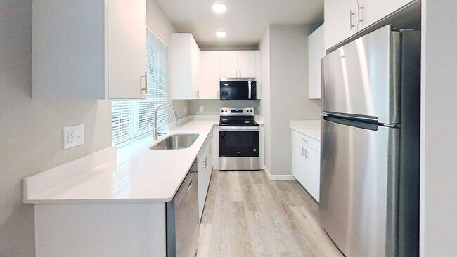 Building Photo - 918-922 Billy Frank Jr. St