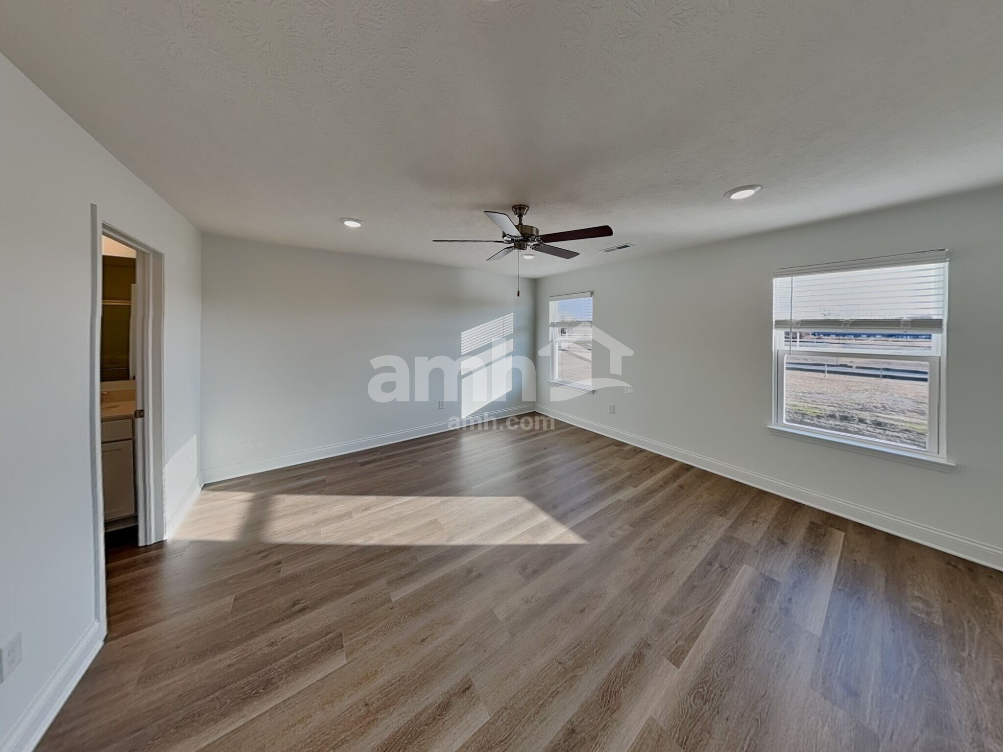 Building Photo - 9127 Henley Ave