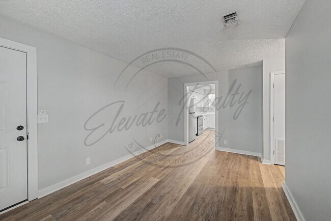 Building Photo - Two Bedroom Ranch in North Nashville - 1/2 Off First Months Rent!