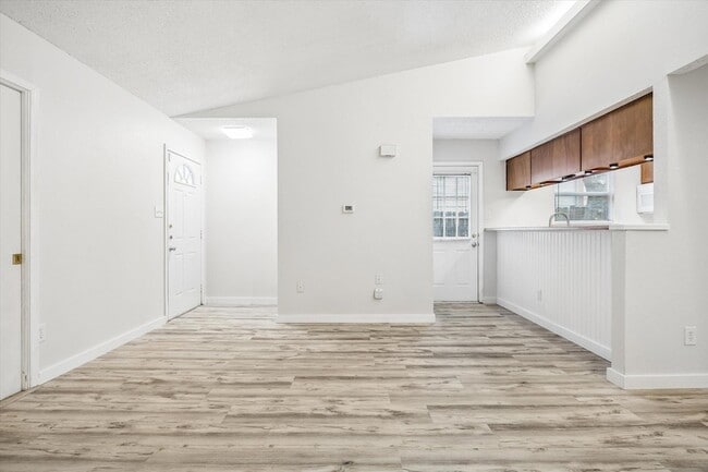 Building Photo - 904 Sirocco Dr