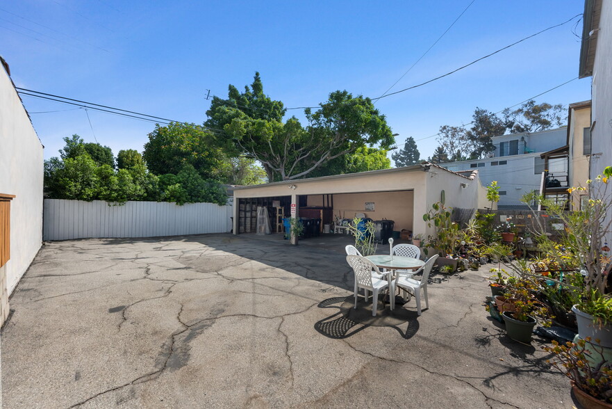 Building Photo - 2632 S Sepulveda Blvd