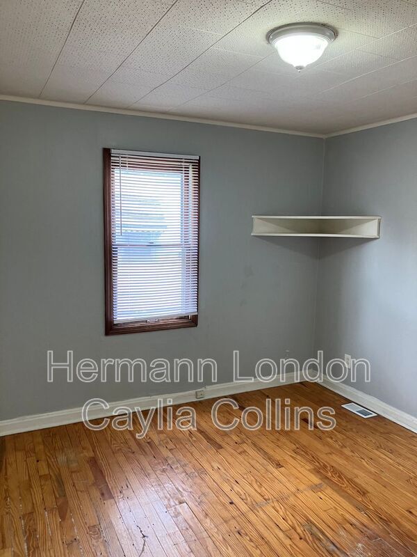 Building Photo - 815 Walters Dr