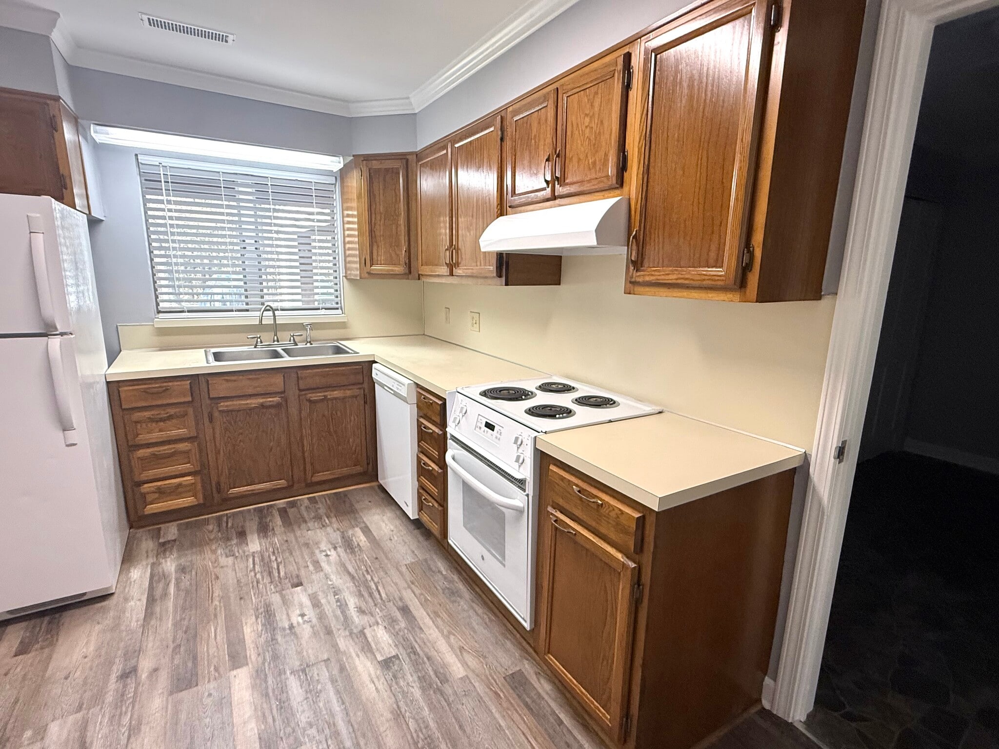 Kitchen - 200 Santree Dr