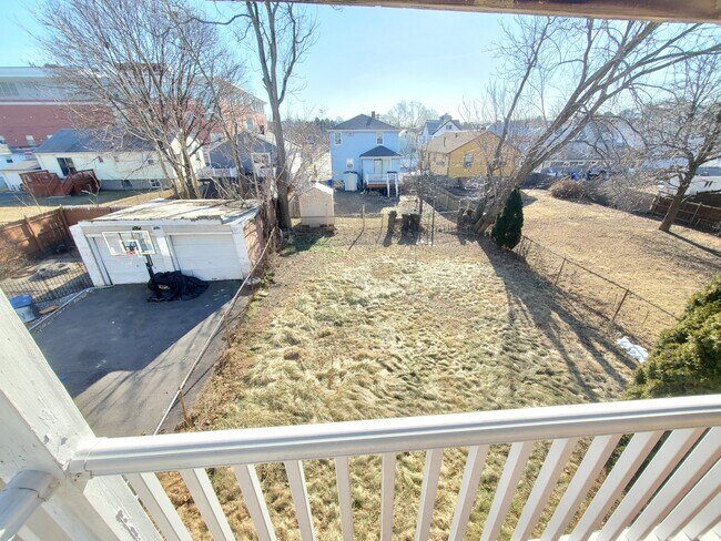 Building Photo - 135 Mills St