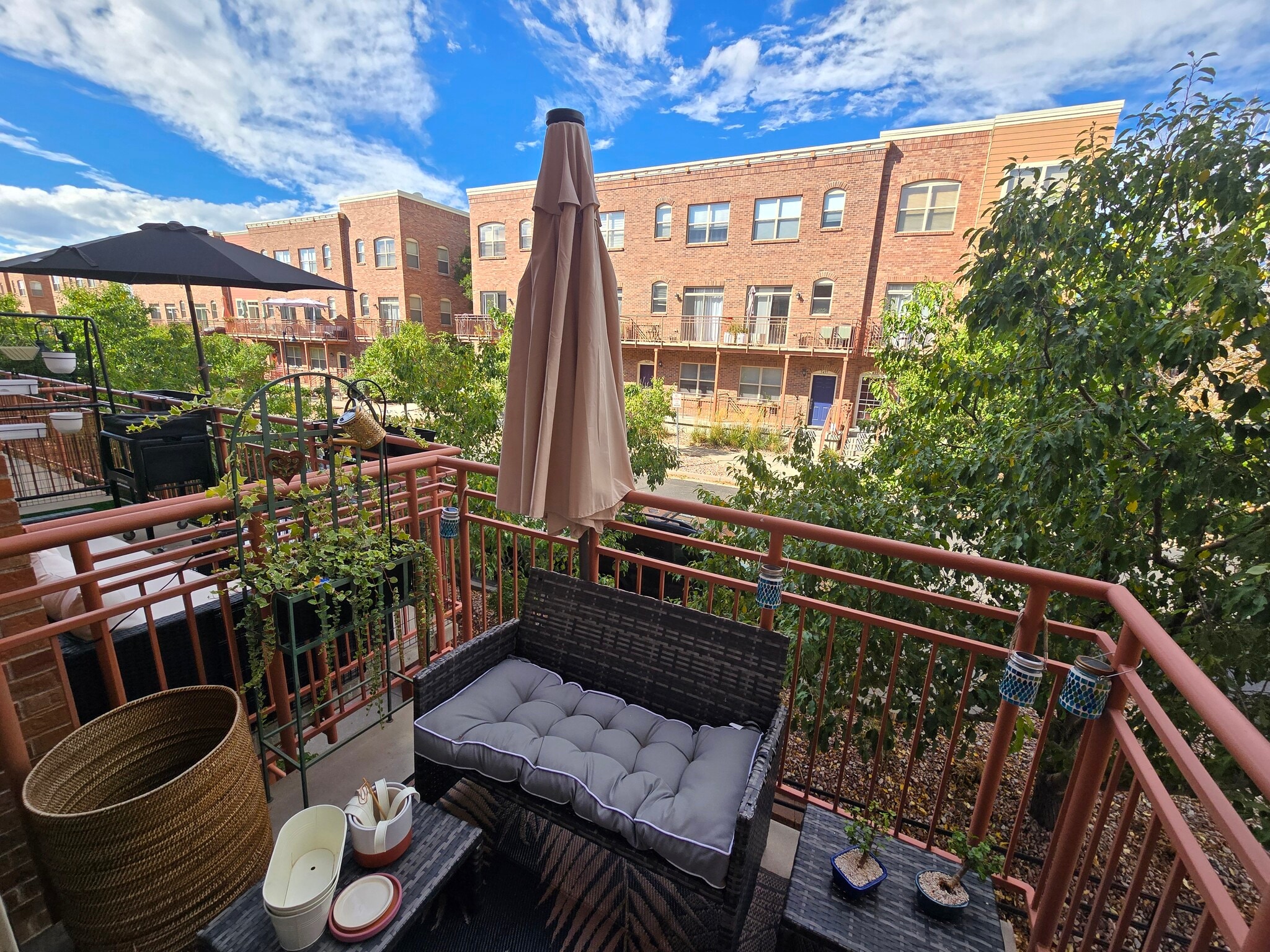 Private balcony - 5498 Zephyr Ct