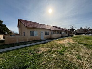 Building Photo - Modern and Spacious 3-Bedroom Townhome in ...