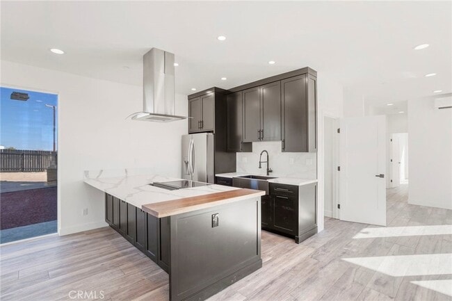 Building Photo - 3460 Stonehill Ave