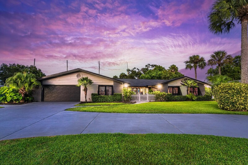 Building Photo - 709 Fairway Dr