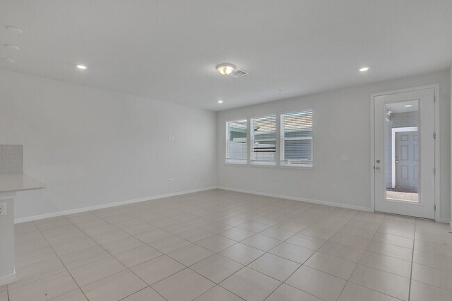 Building Photo - Luxurious Townhome in Lake Nona - A Perfec...