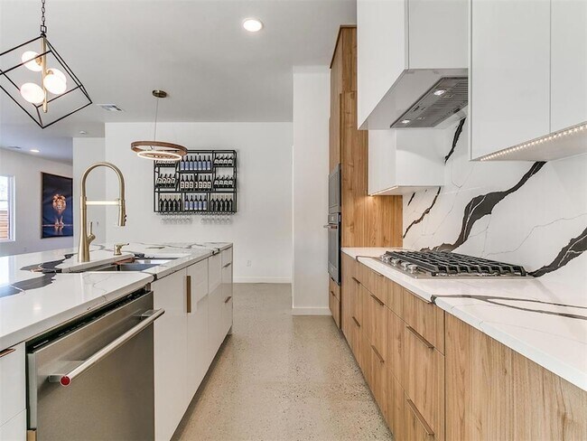 Building Photo - 605 N Idaho Ave