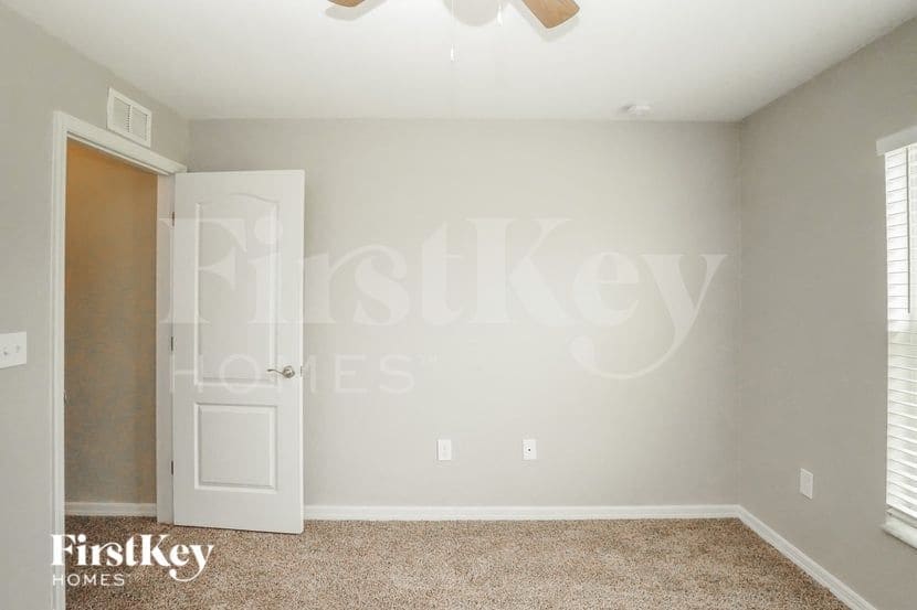 Building Photo - 444 Lanham Dr