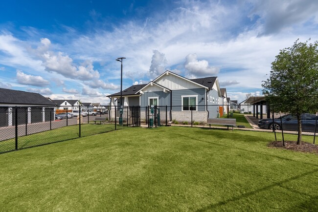 Building Photo - Avilla Rio Oaks