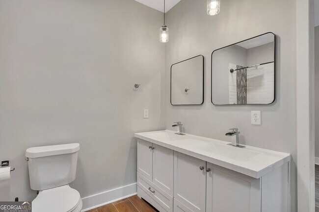 Building Photo - 1157 Indale Pl SW