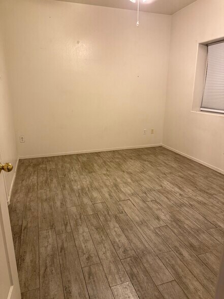 Building Photo - 602 Yellow Meadow Ct