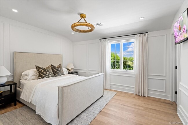 Building Photo - 4 Carriage Ln