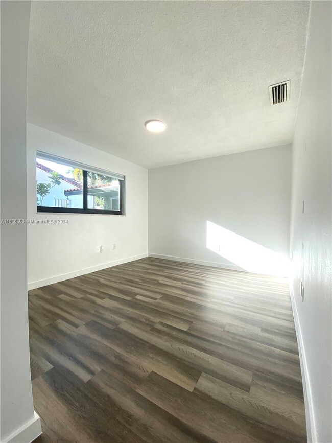 Building Photo - Southwest 21st Terrace, Miami, FL 33145 - ...