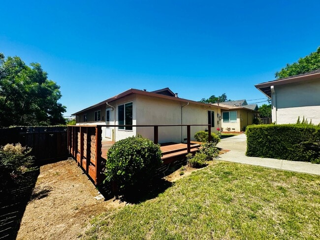 Building Photo - Downtown Benicia Duplex