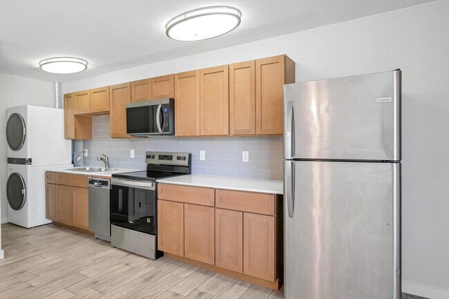 Building Photo - Remodeled 1BR with Private Yard + $250 Gift Card – Move In Today