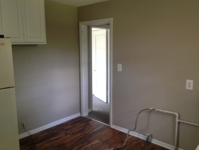 Building Photo - **AVAILABLE NOW**2 bedroom / 1 bathroom Ho...